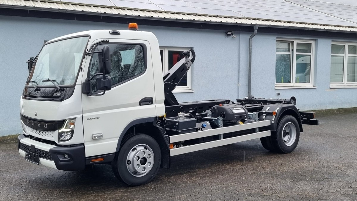 FUSO Canter FUSO 9C18 Duonic City Abrollkipper - Hook lift truck: picture 3 FUSO Canter FUSO 9C18 Duonic City Abrollkipper - Hook lift truck: picture 3