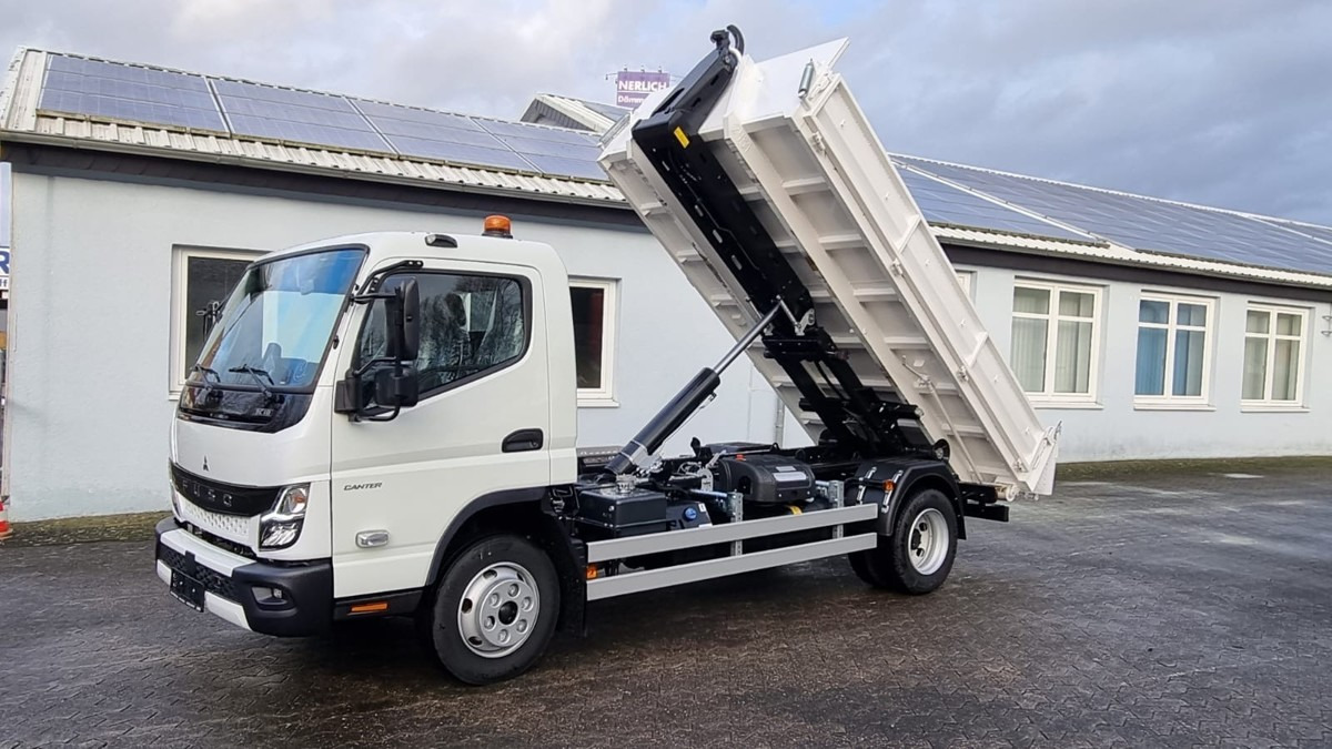FUSO FUSO 9C18 Duonic City Abrollkipper GG 8.55t AHK - Hook lift truck: picture 1 FUSO FUSO 9C18 Duonic City Abrollkipper GG 8.55t AHK - Hook lift truck: picture 1
