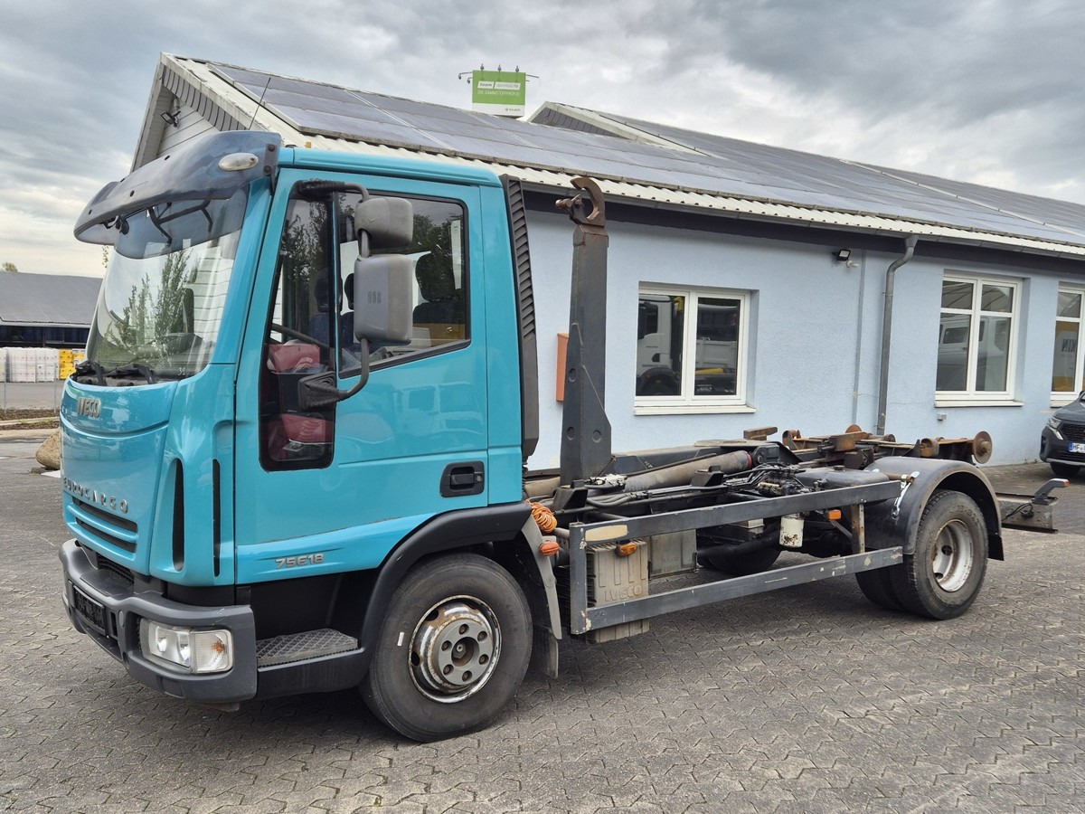 IVECO EuroCargo 75E18 Abrollkipper 1570 - Hook lift truck: picture 1 IVECO EuroCargo 75E18 Abrollkipper 1570 - Hook lift truck: picture 1
