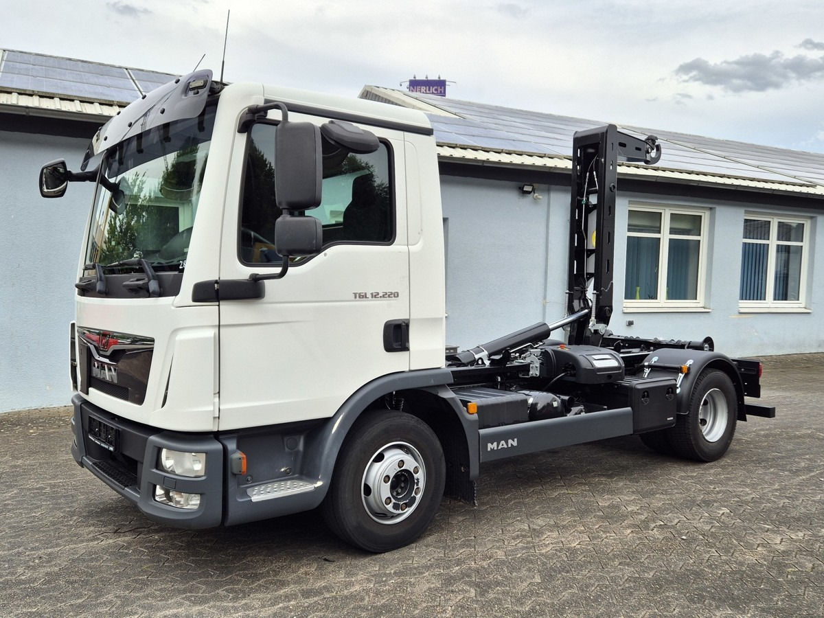 MAN TGL 12.250 BL City Abrollkipper AHK Euro 6 - Hook lift truck: picture 2 MAN TGL 12.250 BL City Abrollkipper AHK Euro 6 - Hook lift truck: picture 2