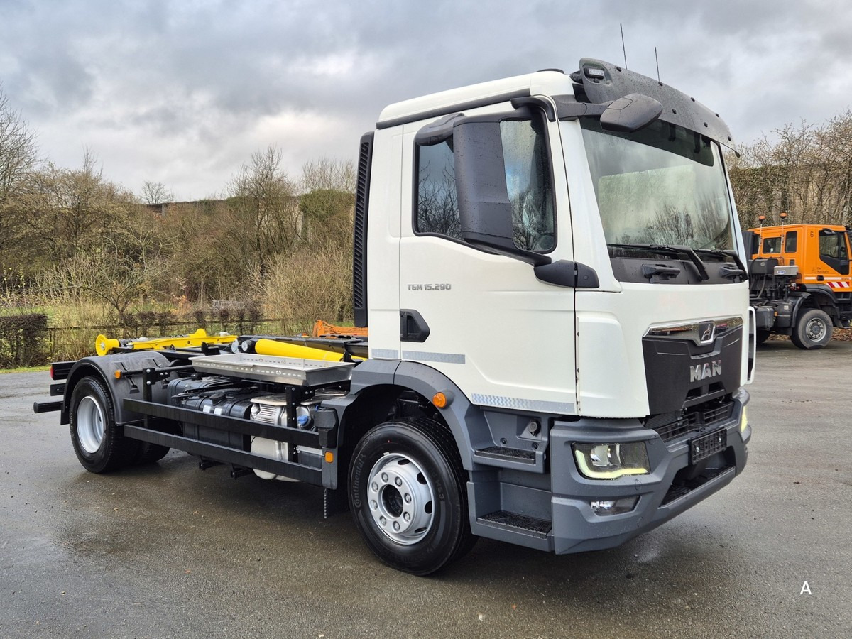 MAN TGM 15.290 BL Abrollkipper Multihook City+1570mm - Hook lift truck: picture 3 MAN TGM 15.290 BL Abrollkipper Multihook City+1570mm - Hook lift truck: picture 3