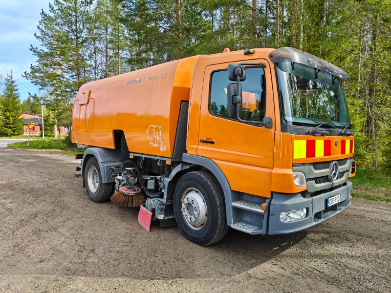 Bucher Cityfant 60 MB Atego - Road sweeper: picture 1 Bucher Cityfant 60 MB Atego - Road sweeper: picture 1