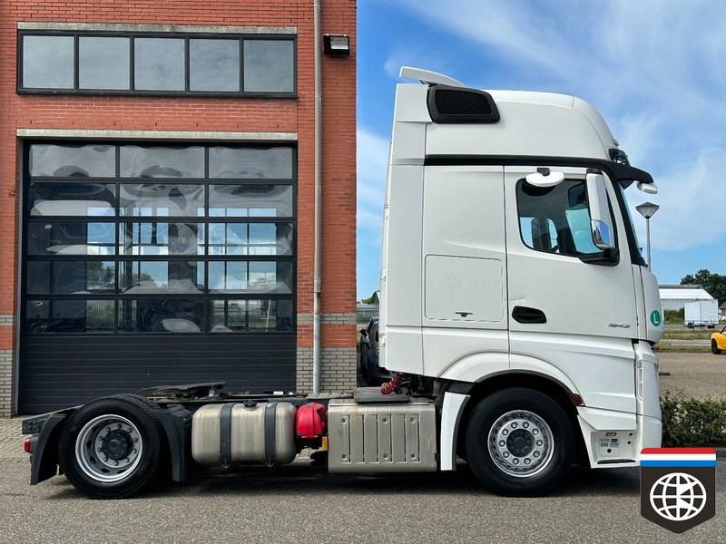 Mercedes-Benz ACTROS 1842 LLS - GIGA SPACE - NIGHT A/C - 2 X TANK - Tractor unit: picture 5 Mercedes-Benz ACTROS 1842 LLS - GIGA SPACE - NIGHT A/C - 2 X TANK - Tractor unit: picture 5