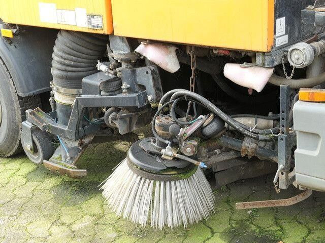 Mercedes-Benz 1018 Atego 4x2, Faun Viatec, Viajet 5R, Klima - Road sweeper: picture 3 Mercedes-Benz 1018 Atego 4x2, Faun Viatec, Viajet 5R, Klima - Road sweeper: picture 3