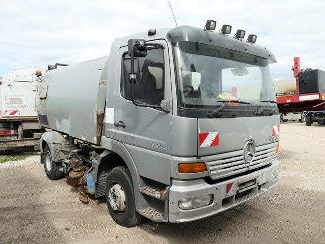 Mercedes-Benz 1018 KO atego 4x2, Bucher-Schörling, Klima - Road sweeper: picture 3 Mercedes-Benz 1018 KO atego 4x2, Bucher-Schörling, Klima - Road sweeper: picture 3
