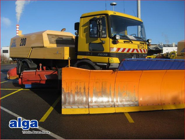 Mercedes-Benz 2035 AK Actros 4x4, Kehrmaschine Schmidt, Allrad - Road sweeper: picture 1 Mercedes-Benz 2035 AK Actros 4x4, Kehrmaschine Schmidt, Allrad - Road sweeper: picture 1