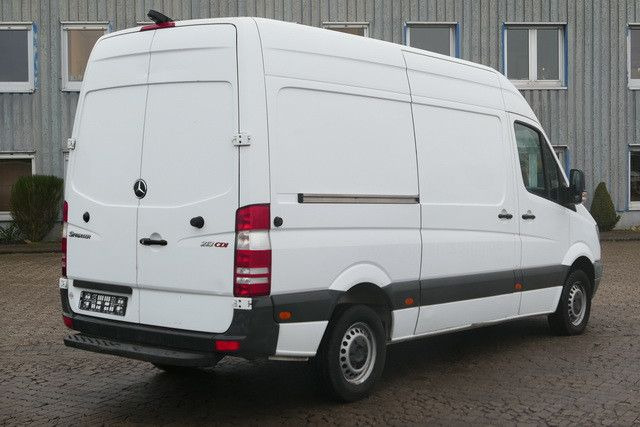Mercedes-Benz 213 CDI Sprinter 4x2, Klima, 3. Sitz, Holzausbau - Small van: picture 4 Mercedes-Benz 213 CDI Sprinter 4x2, Klima, 3. Sitz, Holzausbau - Small van: picture 4