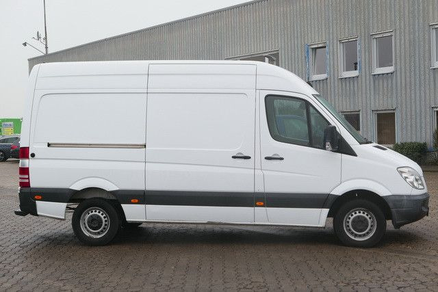 Mercedes-Benz 213 CDI Sprinter 4x2, Klima, 3. Sitz, Holzausbau - Small van: picture 2 Mercedes-Benz 213 CDI Sprinter 4x2, Klima, 3. Sitz, Holzausbau - Small van: picture 2