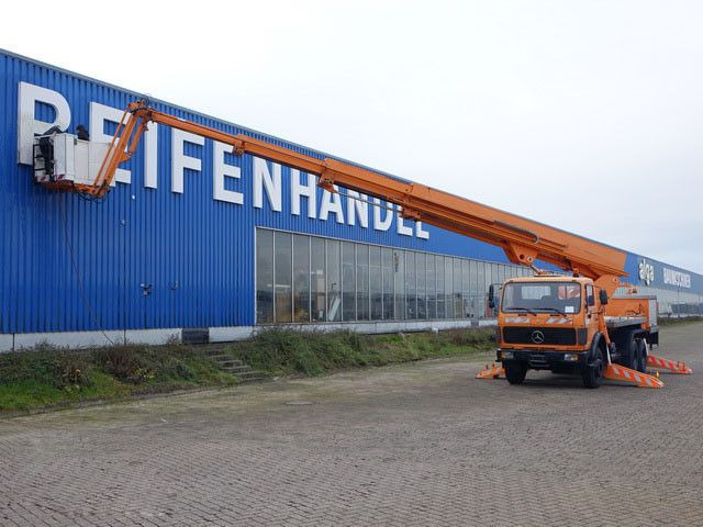 Mercedes-Benz 2222 6x4, Ruthmann, 28m. 3. Sitz - Truck mounted aerial platform: picture 3 Mercedes-Benz 2222 6x4, Ruthmann, 28m. 3. Sitz - Truck mounted aerial platform: picture 3