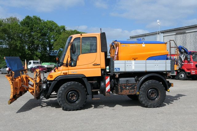 Unimog U 300 4x4, Schmidt, Streuer, Schild, Klima,27tkm - Van: picture 3 Unimog U 300 4x4, Schmidt, Streuer, Schild, Klima,27tkm - Van: picture 3