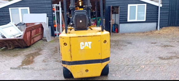 Chariot élévateur - Forklift: picture 2 Chariot élévateur - Forklift: picture 2