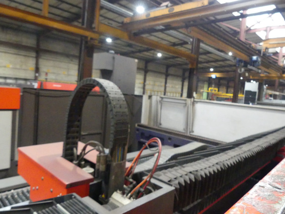 Machine de découpe 4m laser CO² avec refroidisseur et aspiration de fumée Bystronic Bylaser 4400 - Metalworking machinery: picture 5 Machine de découpe 4m laser CO² avec refroidisseur et aspiration de fumée Bystronic Bylaser 4400 - Metalworking machinery: picture 5