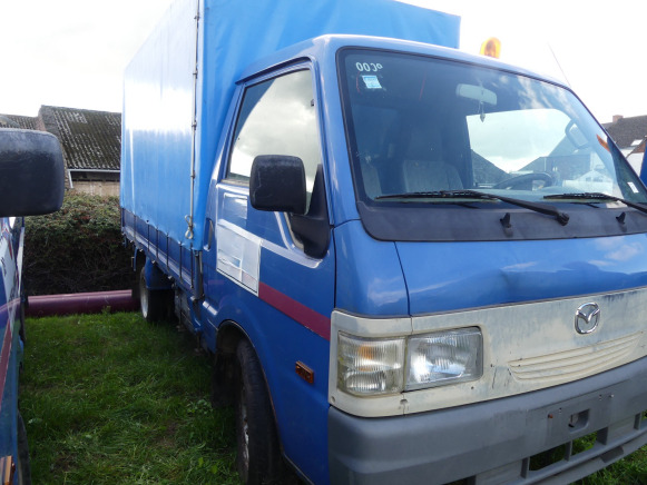 Camionnette plateau bâché Mazda E2200 (2000-143.970 km)(Vin:JMZSD1C3210102752) - Other machinery: picture 4 Camionnette plateau bâché Mazda E2200 (2000-143.970 km)(Vin:JMZSD1C3210102752) - Other machinery: picture 4