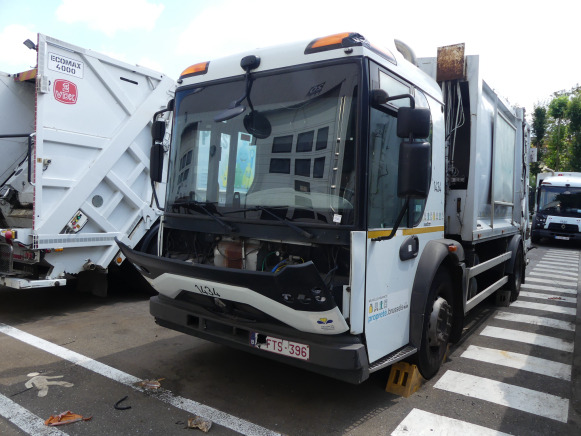 REF:1434 - Camion poubelle (pour pièces) Renault Access (2013-204.150 km) - Garbage truck: picture 1 REF:1434 - Camion poubelle (pour pièces) Renault Access (2013-204.150 km) - Garbage truck: picture 1