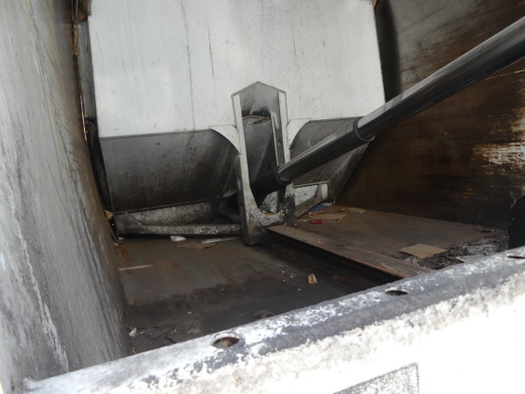 REF:1434 - Camion poubelle (pour pièces) Renault Access (2013-204.150 km) - Garbage truck: picture 5 REF:1434 - Camion poubelle (pour pièces) Renault Access (2013-204.150 km) - Garbage truck: picture 5