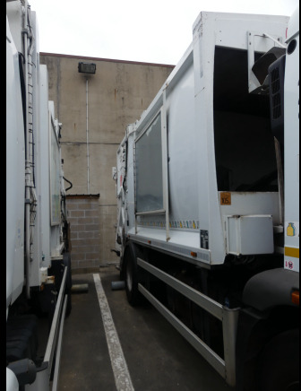 REF:1449 - Camion poubelle Renault Access (2013-174.062 km)(VIN: SEG1930BL5BD17227) - Garbage truck: picture 4 REF:1449 - Camion poubelle Renault Access (2013-174.062 km)(VIN: SEG1930BL5BD17227) - Garbage truck: picture 4