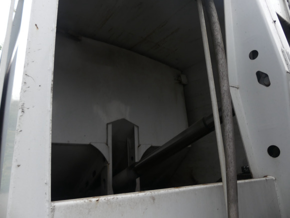 REF:5474 - Camion poubelle Renault Access (VIN: SEG1930BL5BD17874) - Garbage truck: picture 5 REF:5474 - Camion poubelle Renault Access (VIN: SEG1930BL5BD17874) - Garbage truck: picture 5