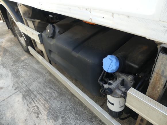 REF:69339 - Camion poubelle Renault Midlum 180DXI (2011-119.748 km) - Garbage truck: picture 4 REF:69339 - Camion poubelle Renault Midlum 180DXI (2011-119.748 km) - Garbage truck: picture 4