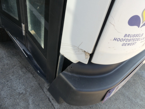 REF:8443 - Camion poubelle Renault Access (2013-128.985 km) - Garbage truck: picture 5 REF:8443 - Camion poubelle Renault Access (2013-128.985 km) - Garbage truck: picture 5