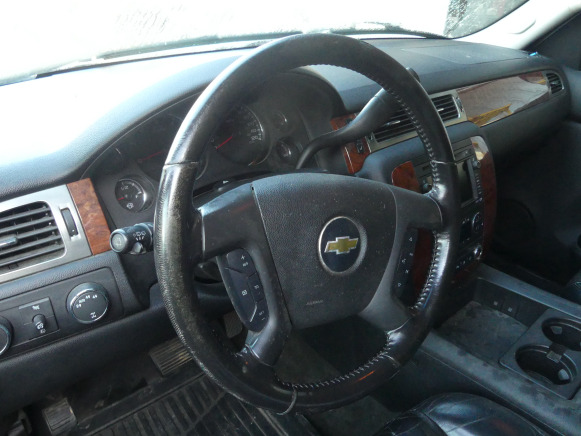 Voiture Chevrolet Suburban (2006-355.000 km) Numéro de châssis : 1GNFK16327J170092 - Kilométrage : 355000 - Combi van: picture 5 Voiture Chevrolet Suburban (2006-355.000 km) Numéro de châssis : 1GNFK16327J170092 - Kilométrage : 355000 - Combi van: picture 5