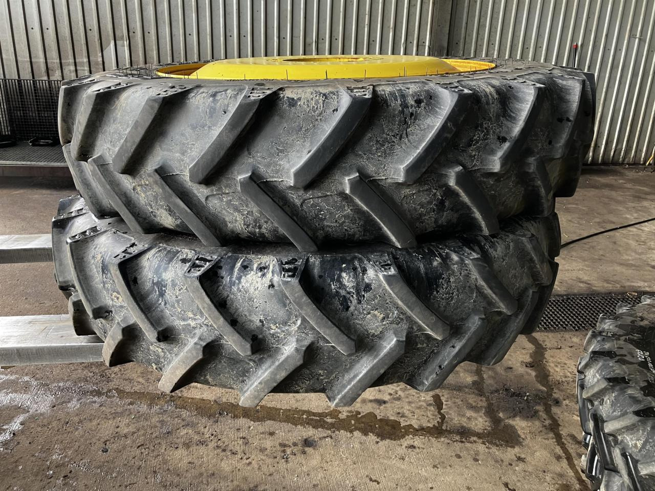 BKT 270/95R32 - Tire for Agricultural machinery: picture 1 BKT 270/95R32 - Tire for Agricultural machinery: picture 1