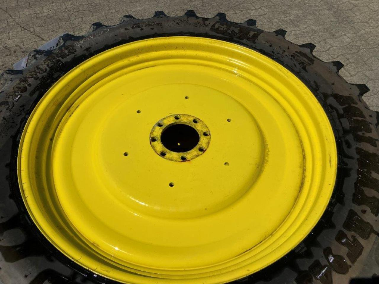 BKT 320/90R42 - Tire for Agricultural machinery: picture 4 BKT 320/90R42 - Tire for Agricultural machinery: picture 4