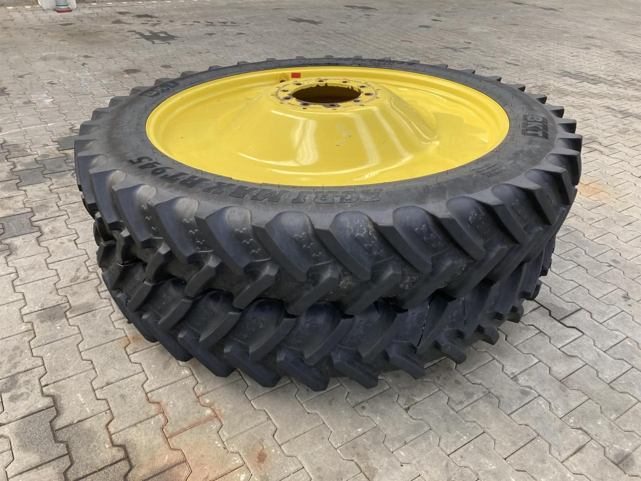 BKT 320/90R54 - Tire for Agricultural machinery: picture 1 BKT 320/90R54 - Tire for Agricultural machinery: picture 1