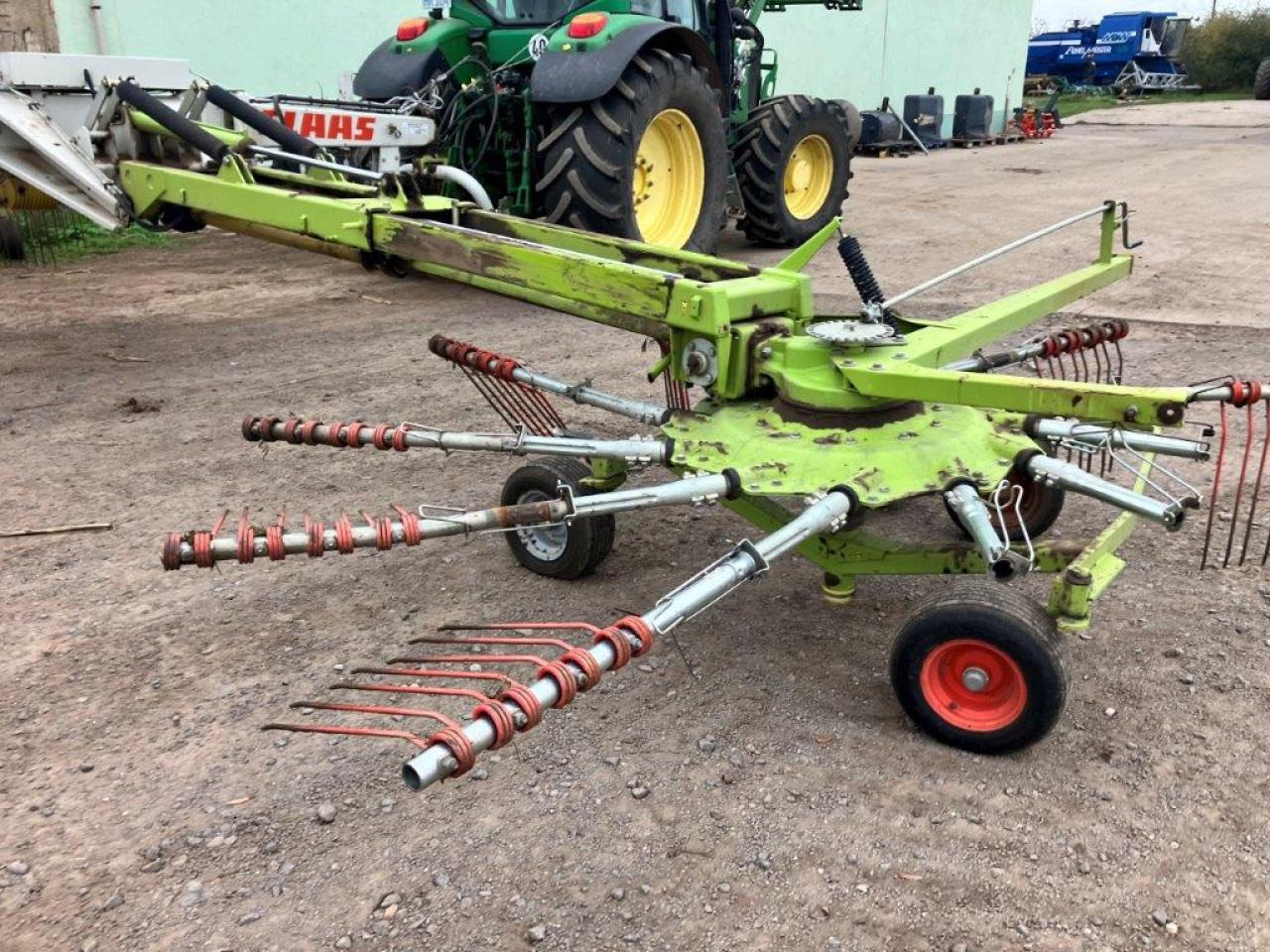 CLAAS Liner 3000 - Tedder/ Rake: picture 1 CLAAS Liner 3000 - Tedder/ Rake: picture 1