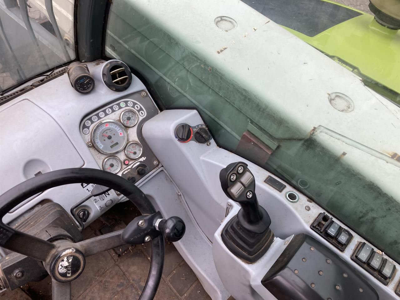 Telescopic handler CLAAS Scorpion 9040 VariPower: picture 13