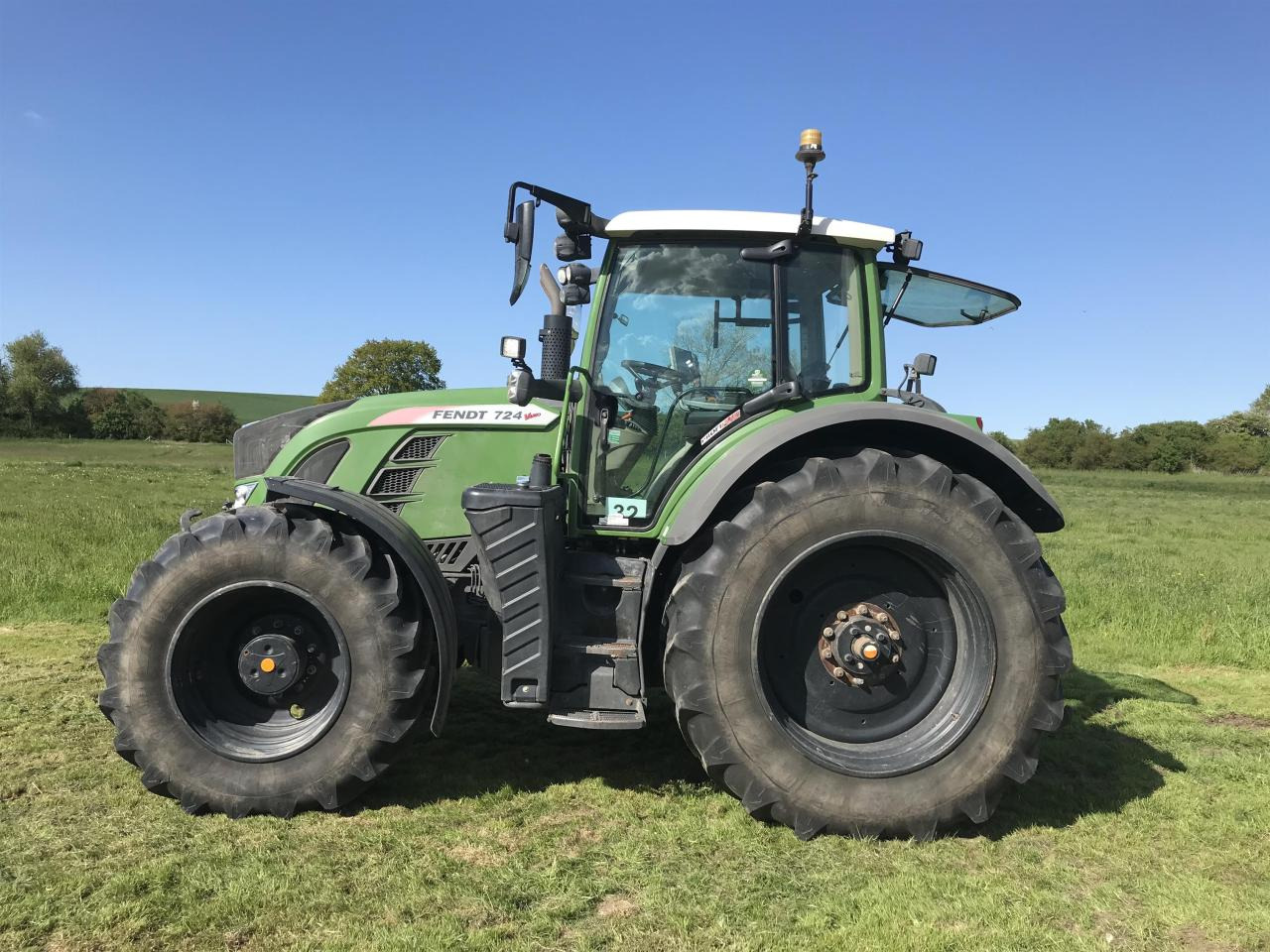 Fendt 724 Vario Profi Plus - Farm tractor: picture 1 Fendt 724 Vario Profi Plus - Farm tractor: picture 1