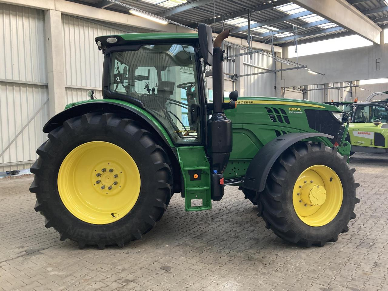 John Deere 6155R - Farm tractor: picture 4 John Deere 6155R - Farm tractor: picture 4