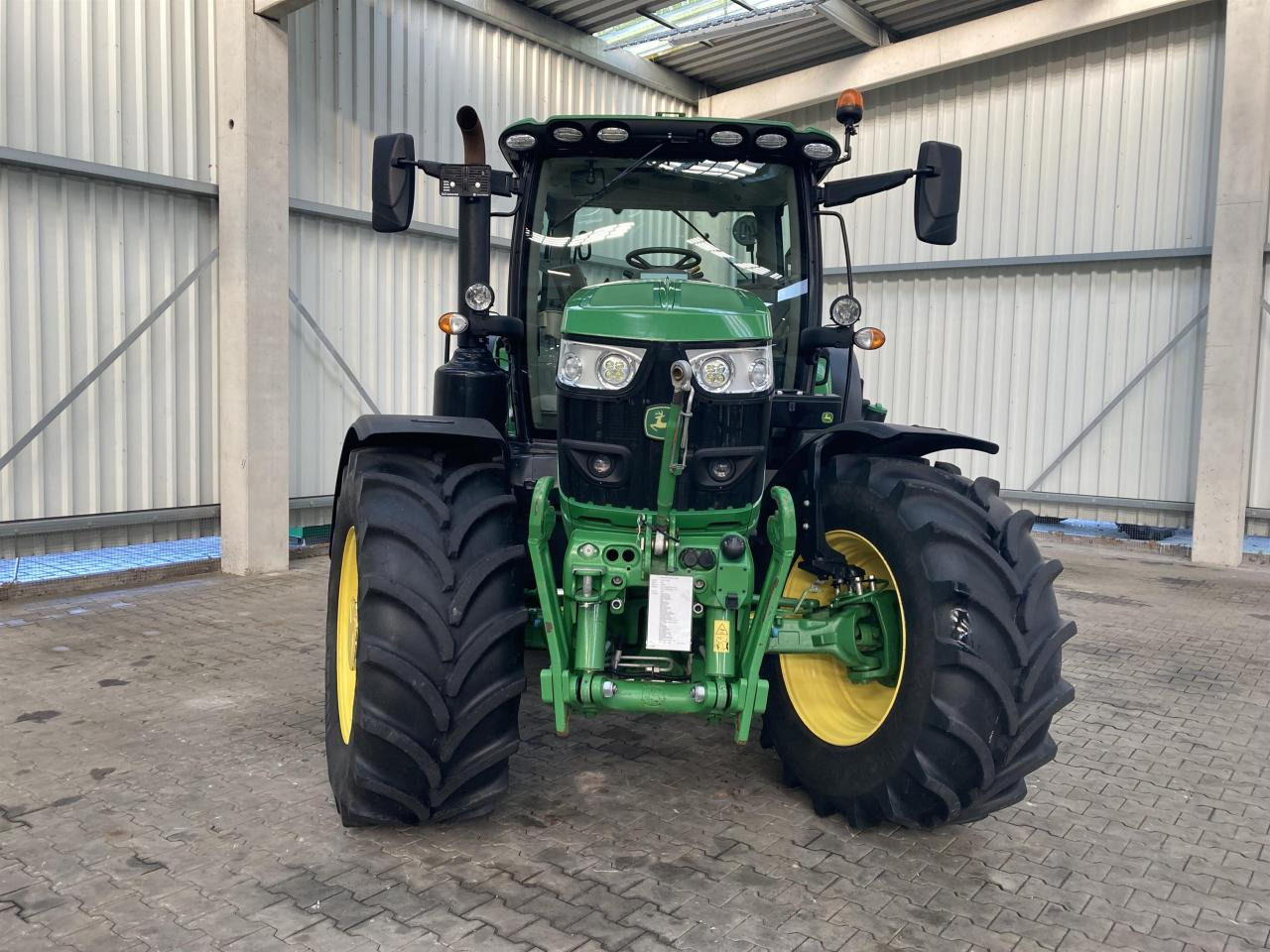 John Deere 6155R - Farm tractor: picture 3 John Deere 6155R - Farm tractor: picture 3