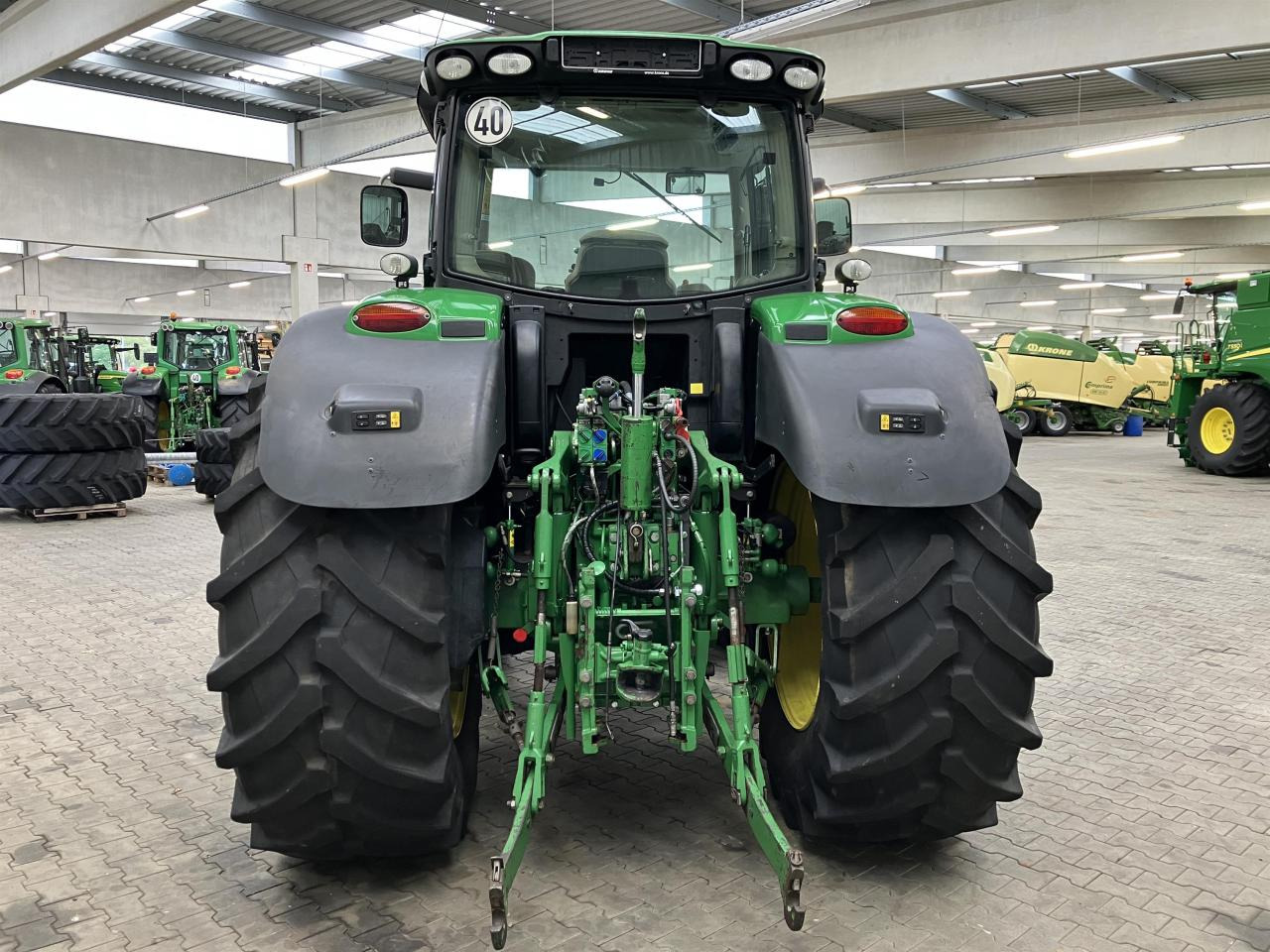 John Deere 6170R - Farm tractor: picture 5 John Deere 6170R - Farm tractor: picture 5