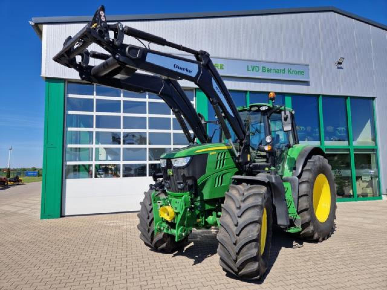 John Deere 6195M - Farm tractor: picture 1 John Deere 6195M - Farm tractor: picture 1