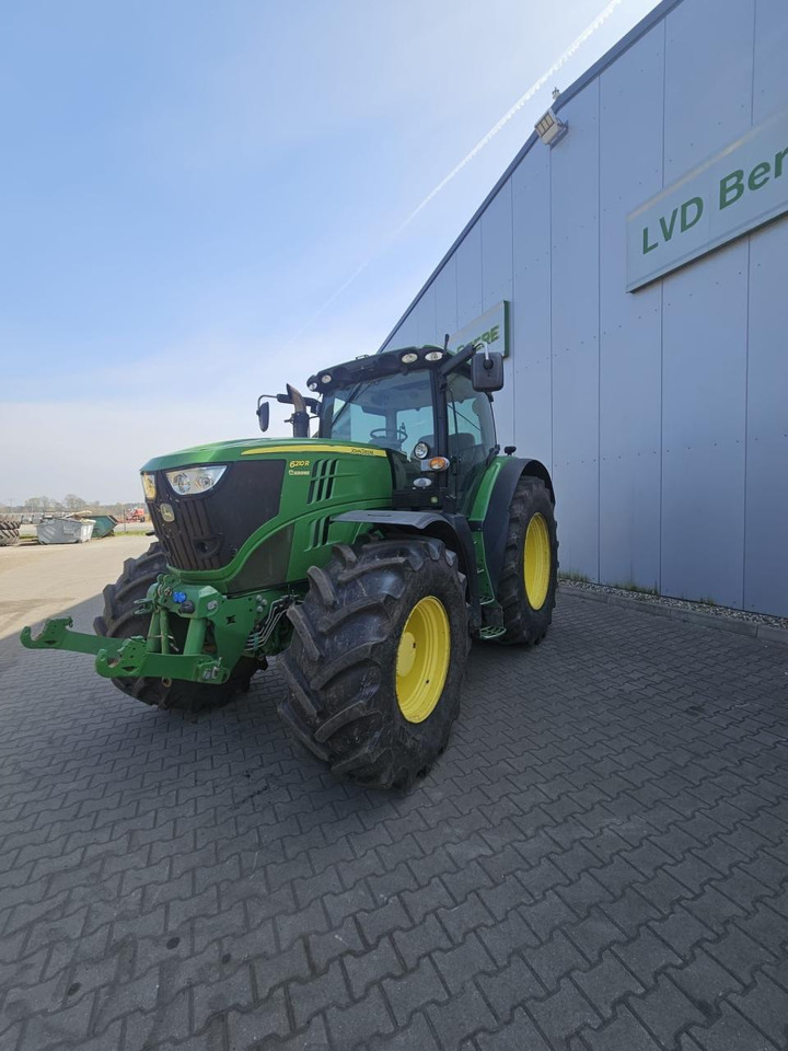 John Deere 6210R - Farm tractor: picture 5 John Deere 6210R - Farm tractor: picture 5