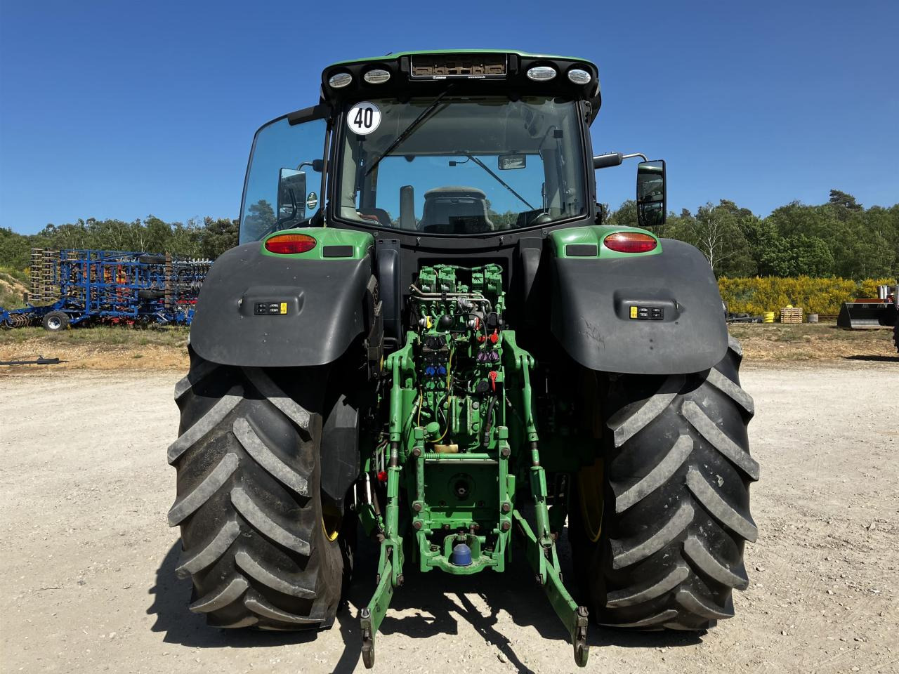 John Deere 6215R - Farm tractor: picture 5 John Deere 6215R - Farm tractor: picture 5