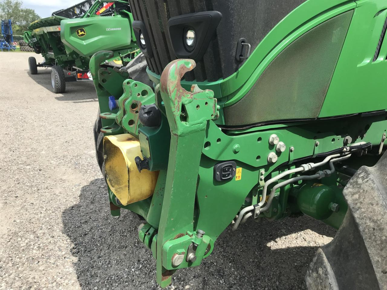 John Deere 6215R - Farm tractor: picture 4 John Deere 6215R - Farm tractor: picture 4
