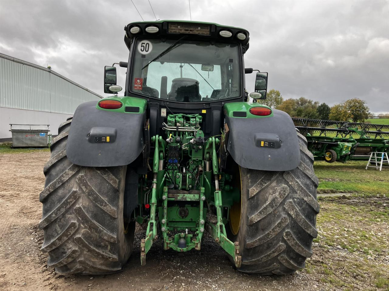John Deere 6215R - Farm tractor: picture 5 John Deere 6215R - Farm tractor: picture 5