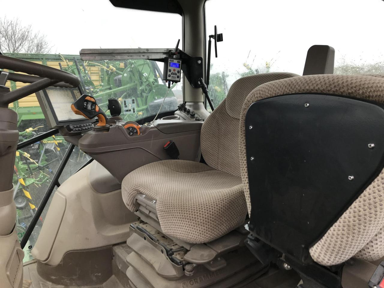 John Deere 6250R - Farm tractor: picture 5 John Deere 6250R - Farm tractor: picture 5