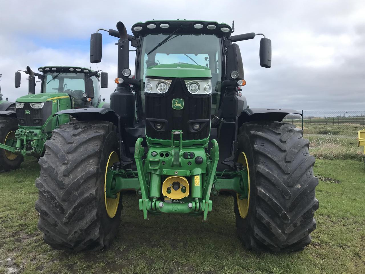 John Deere 6250R - Farm tractor: picture 3 John Deere 6250R - Farm tractor: picture 3