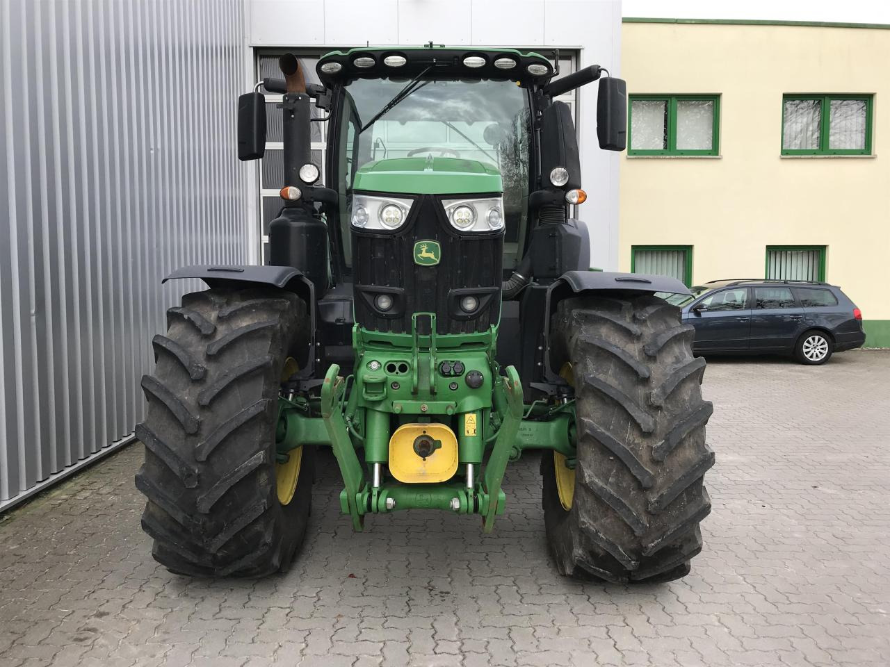 John Deere 6250R - Farm tractor: picture 3 John Deere 6250R - Farm tractor: picture 3