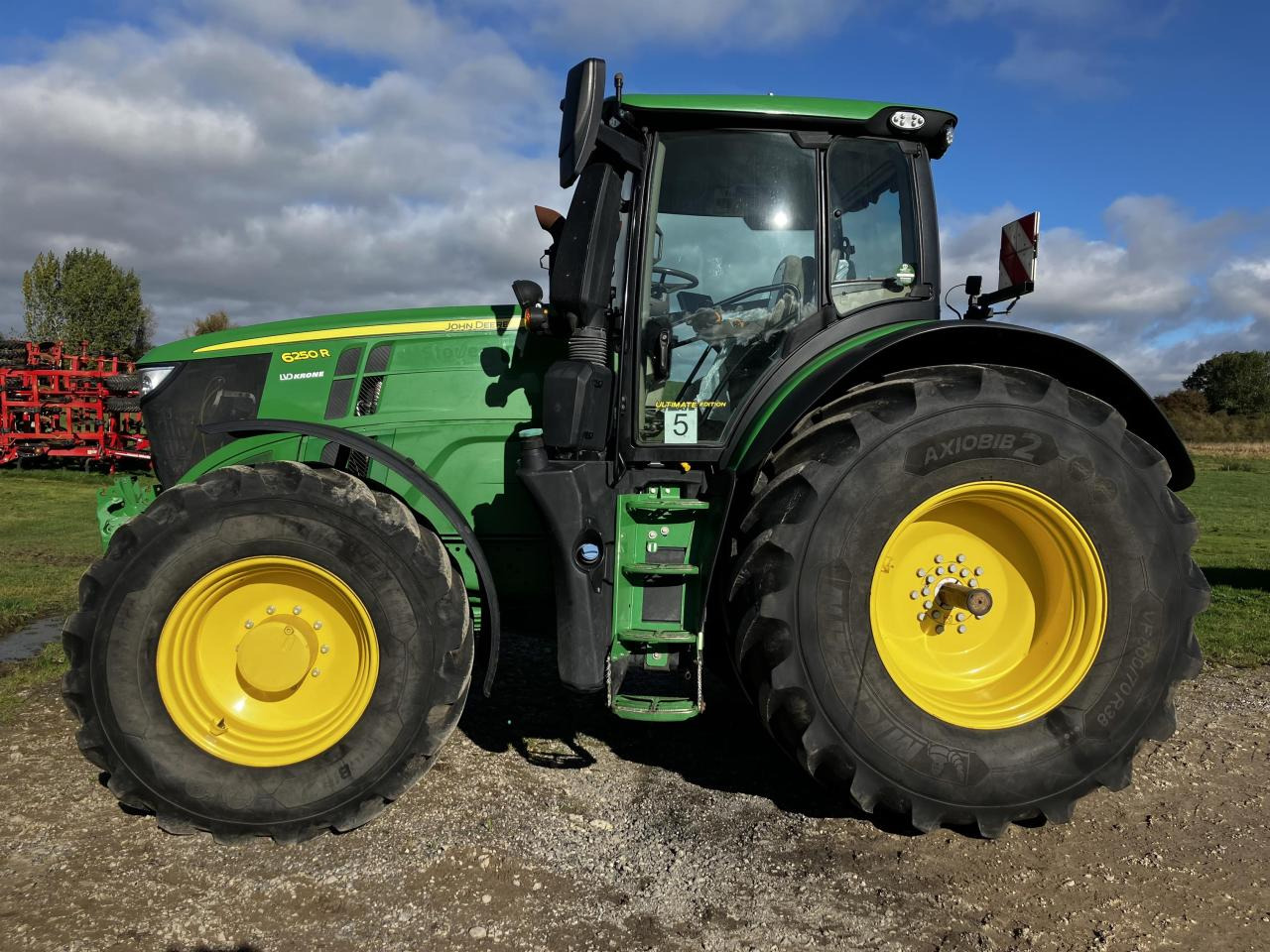 John Deere 6250R - Farm tractor: picture 2 John Deere 6250R - Farm tractor: picture 2