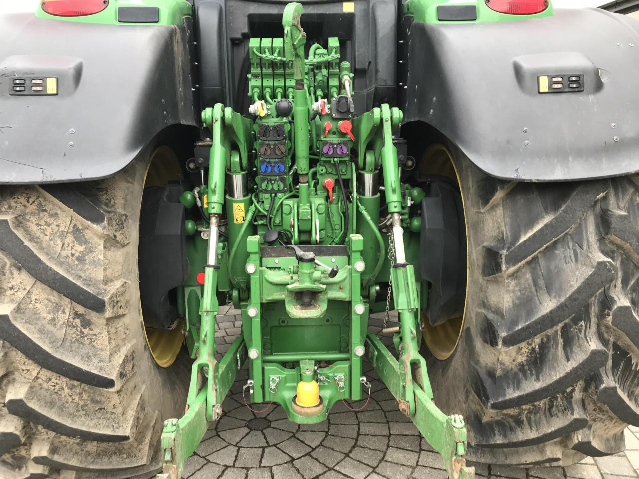 John Deere 6250R - Farm tractor: picture 5 John Deere 6250R - Farm tractor: picture 5