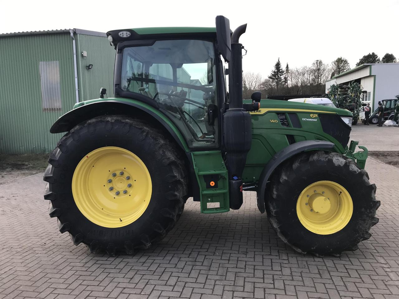 John Deere 6R 140 - Farm tractor: picture 2 John Deere 6R 140 - Farm tractor: picture 2