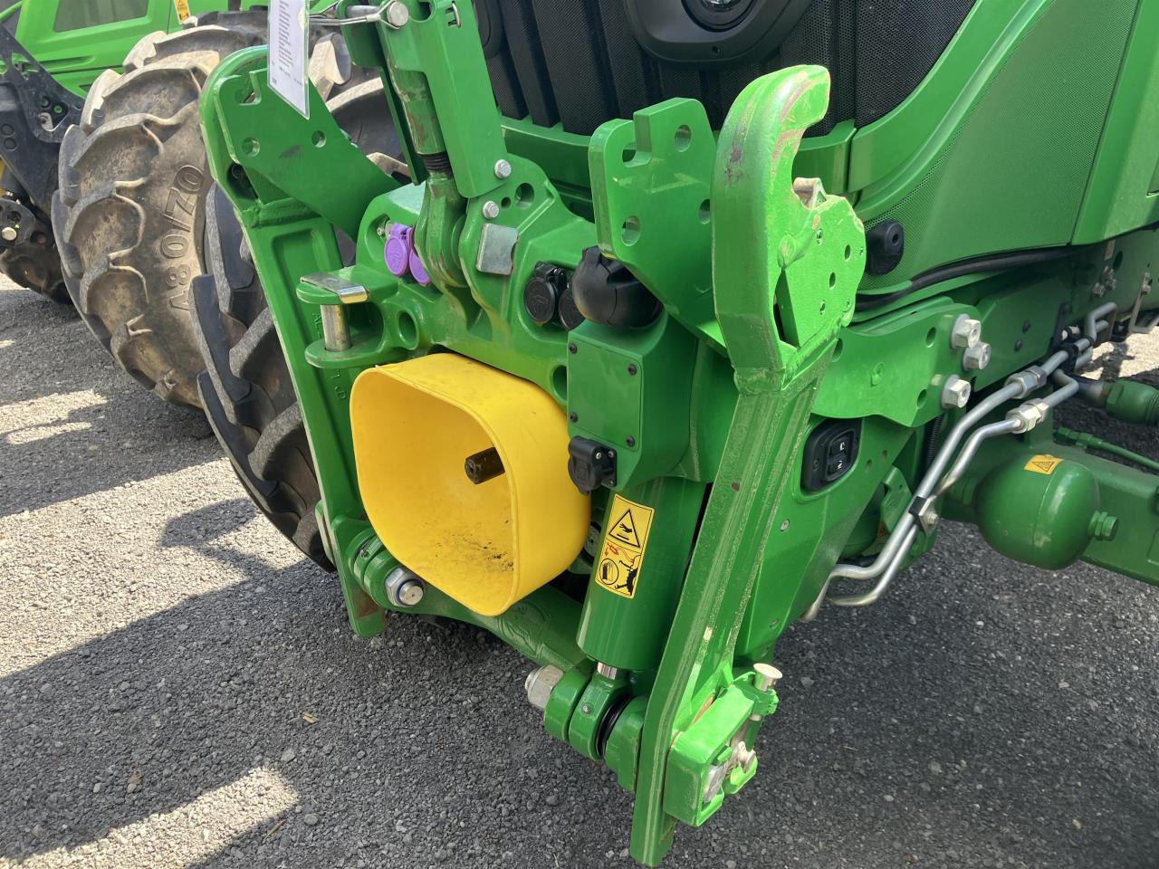 John Deere 6R 185 - Farm tractor: picture 2 John Deere 6R 185 - Farm tractor: picture 2