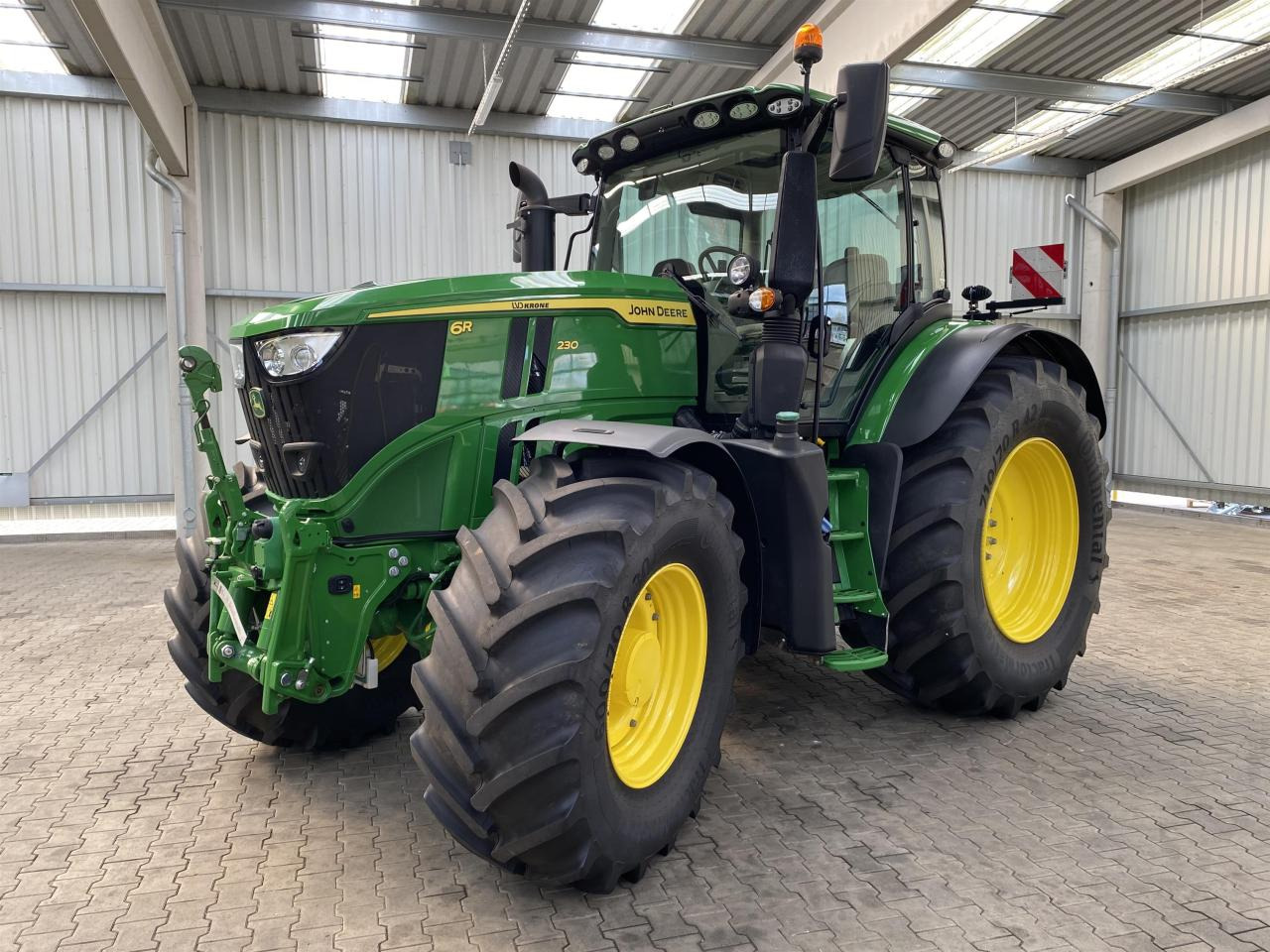 John Deere 6R 230 - Farm tractor: picture 1 John Deere 6R 230 - Farm tractor: picture 1