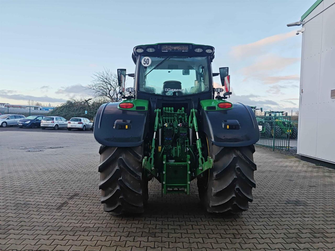 John Deere 6R 250 - Farm tractor: picture 4 John Deere 6R 250 - Farm tractor: picture 4