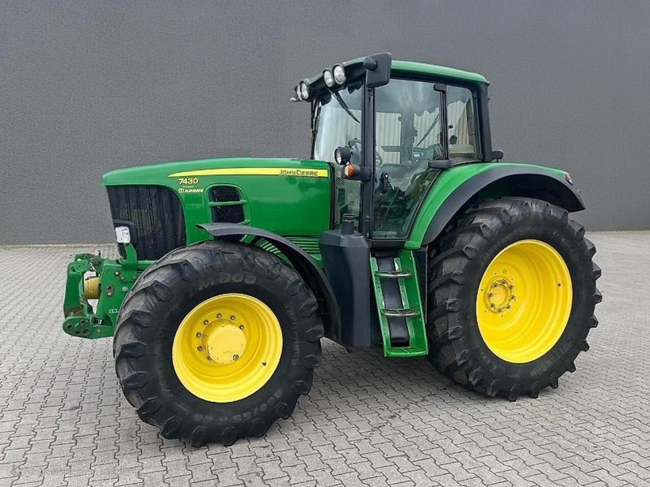 John Deere 7430 PREMIUM - Farm tractor: picture 2 John Deere 7430 PREMIUM - Farm tractor: picture 2