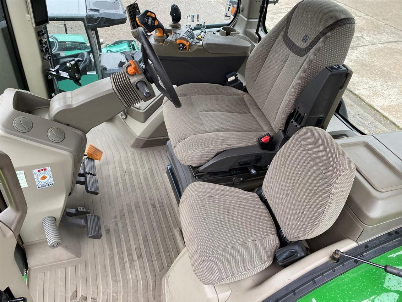 John Deere 7R 310 - Farm tractor: picture 3 John Deere 7R 310 - Farm tractor: picture 3