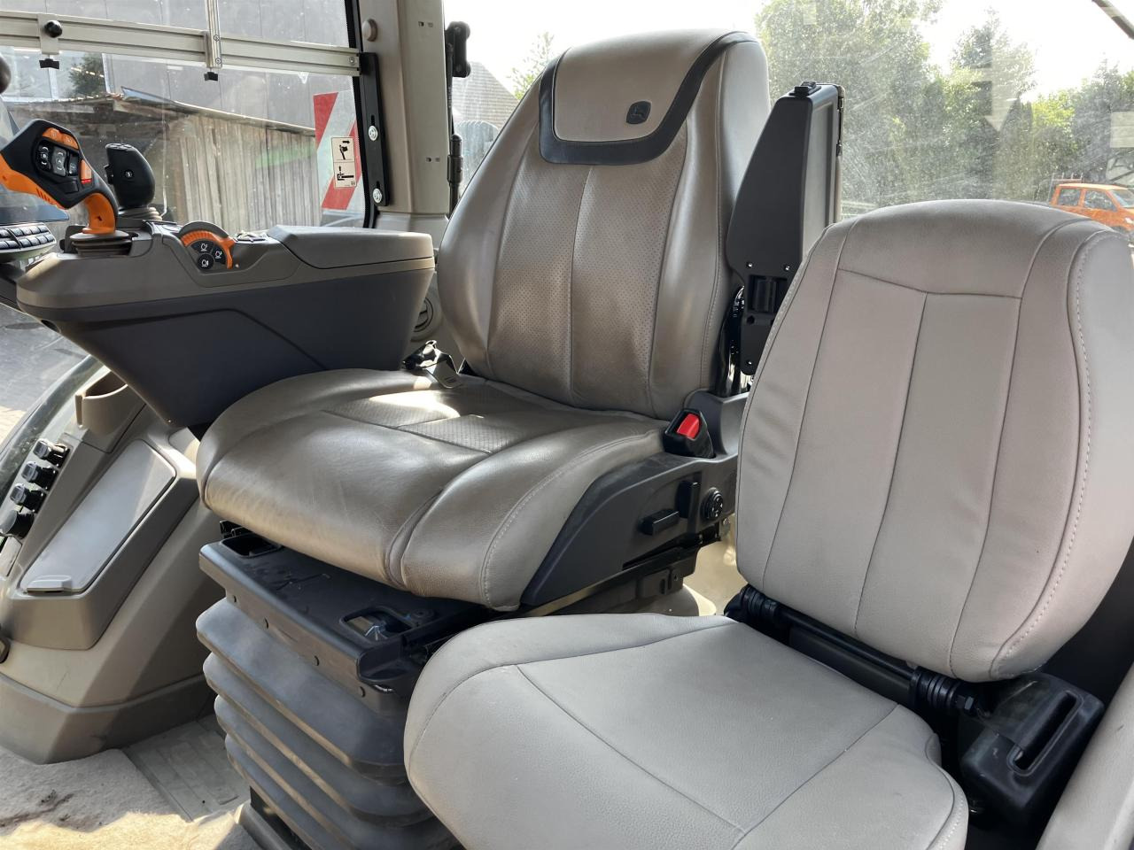 Farm tractor John Deere 7R 350: picture 7 Farm tractor John Deere 7R 350: picture 7